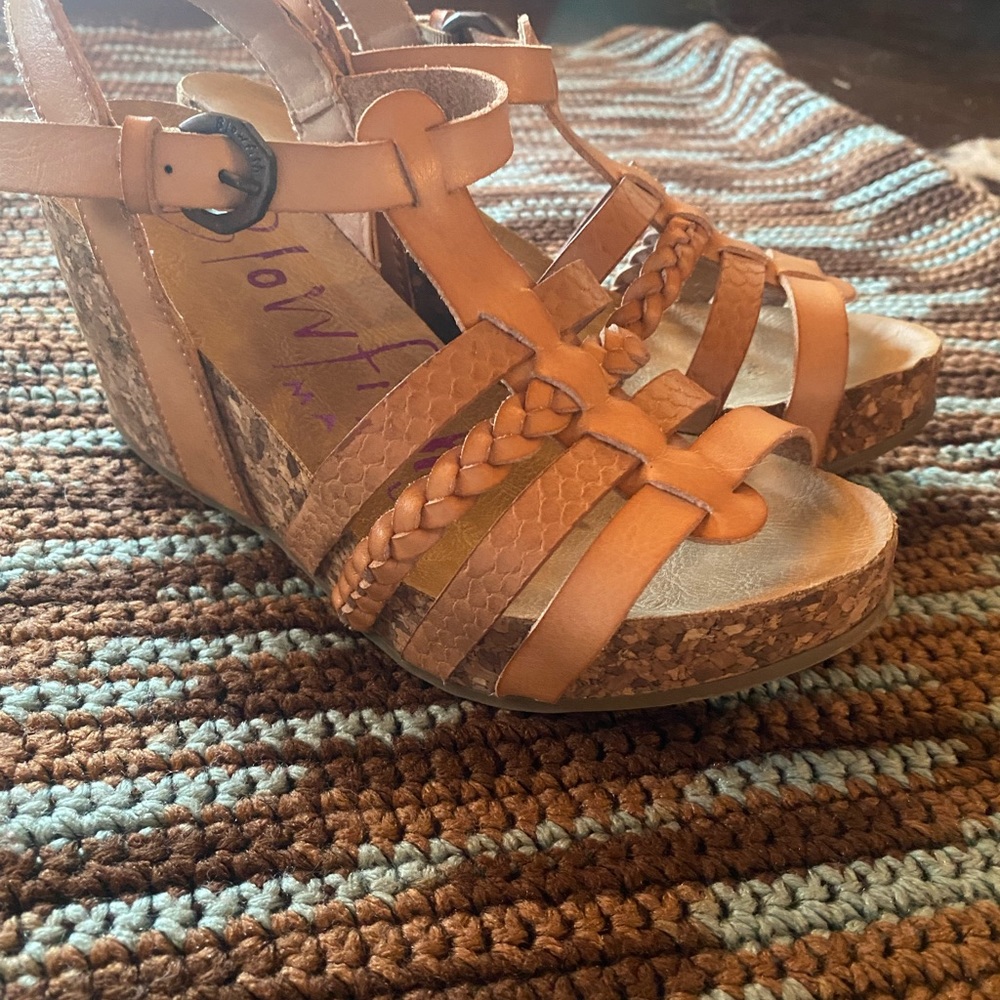 Blowfish Malibu wedges size 6